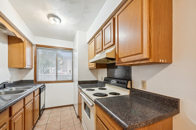 Building Photo - Hiland Flatz Rental