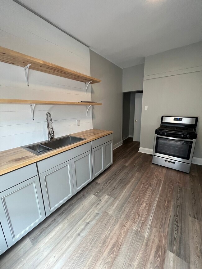 Photo - 1717 N Talbott St Unit 3