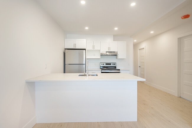 Building Photo - 6661 Rue Cartier