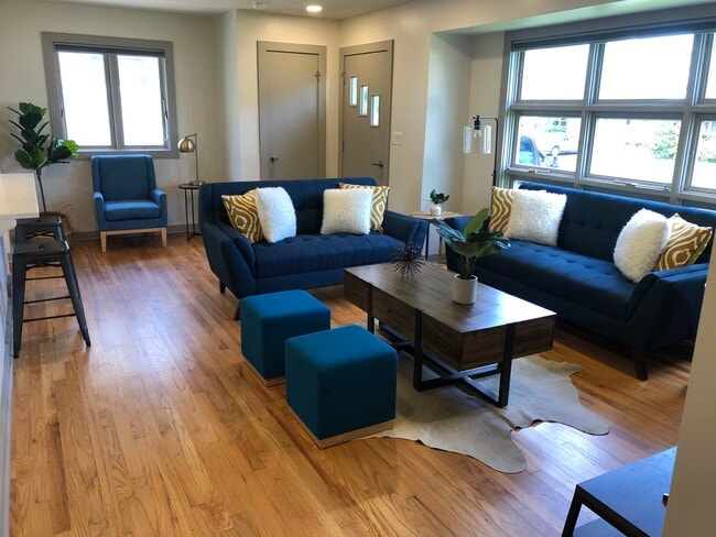 Photo - 1523 W 41st St