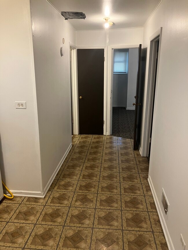 Building Photo - 1021 Judge Ave Unit 2nd Floor