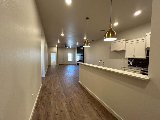 Photo - 7004 40th St