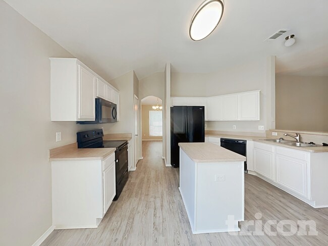 Photo - 1563 Nottingham Dr