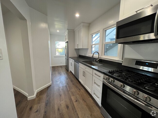 Building Photo - 955 Maltman Ave Unit 955 1/2 Rental