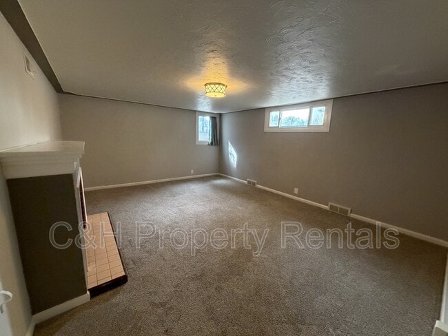 1019 Poly Dr