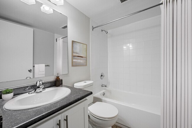 Photo - 940 Commissioners Road East