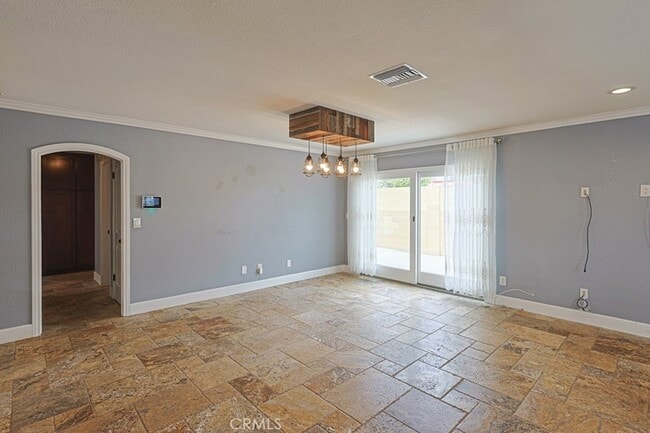 15001 Victoria Ln