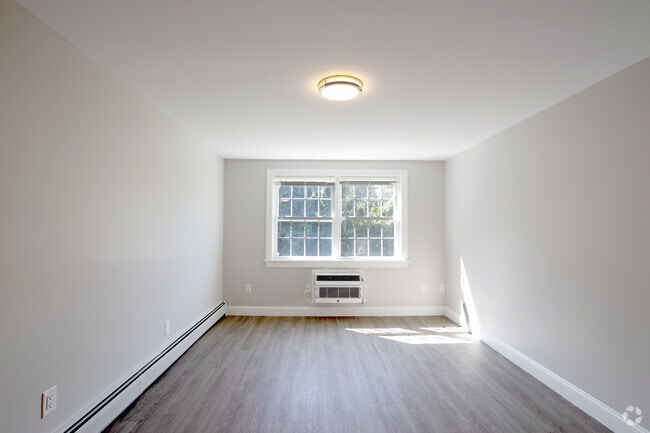1A - 1 BR,1BA 570sf