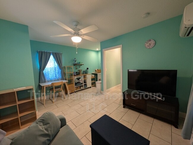 Photo - 7271 Holiday Dr