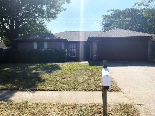 Building Photo - 1229 N Creek Dr