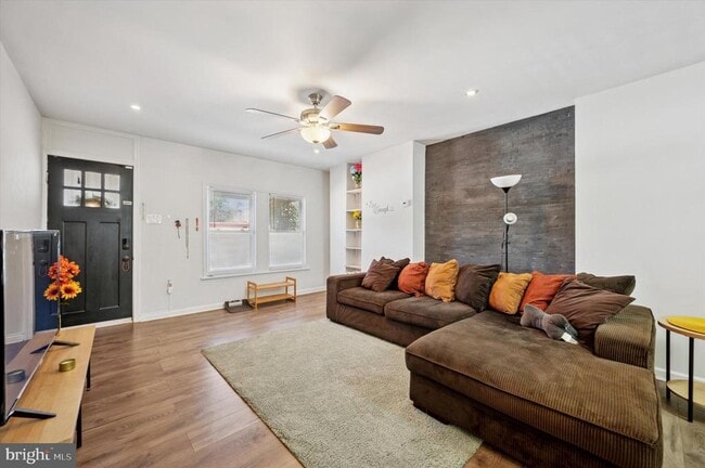 Photo - 457 N Edgewood St