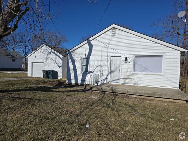 Building Photo - Fully Renovated Spacious 3 Bedroom House w...