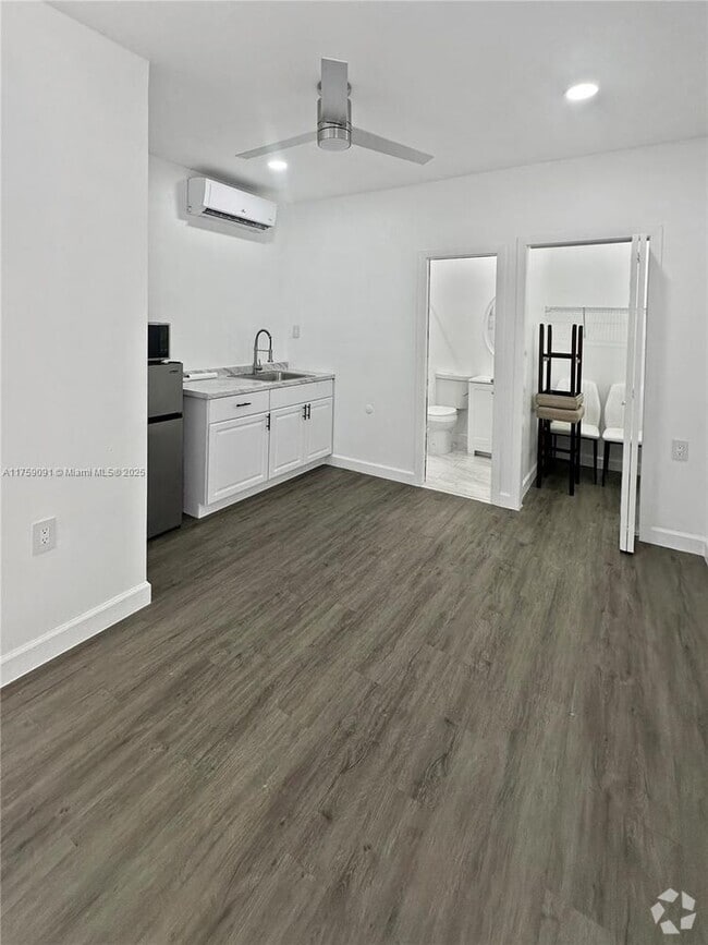 Building Photo - 10831 SW 159th Terrace Unit EFF-EFF Rental