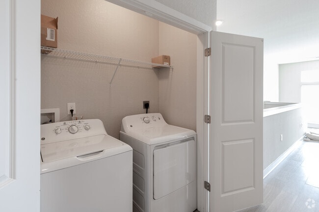 Studio Grand Overlook - Studio - 553SF - Laundry