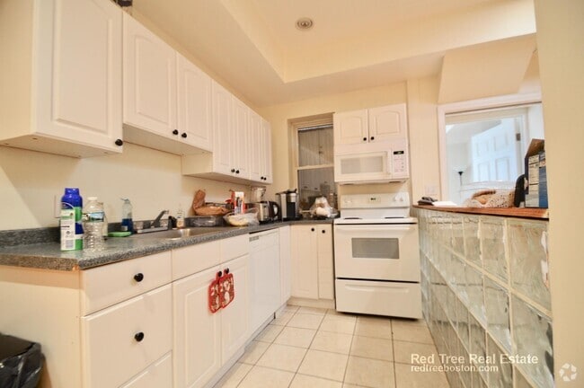 Building Photo - 1799 Beacon St Rental