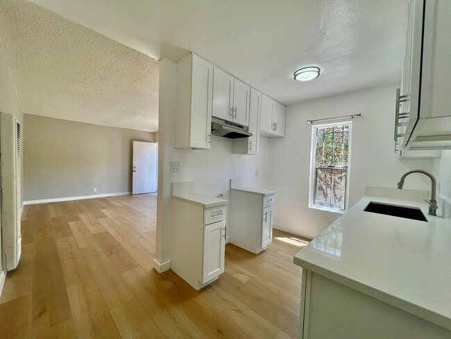 533-535 W 75th St