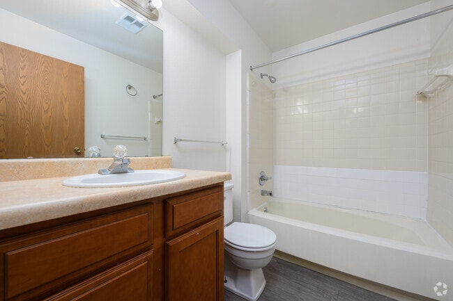 The Wexford - Bathroom - Benson Hills Apartments