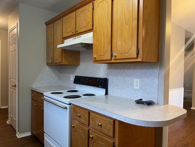 Photo - Pre-Leasing  - 3 bed 2 bath