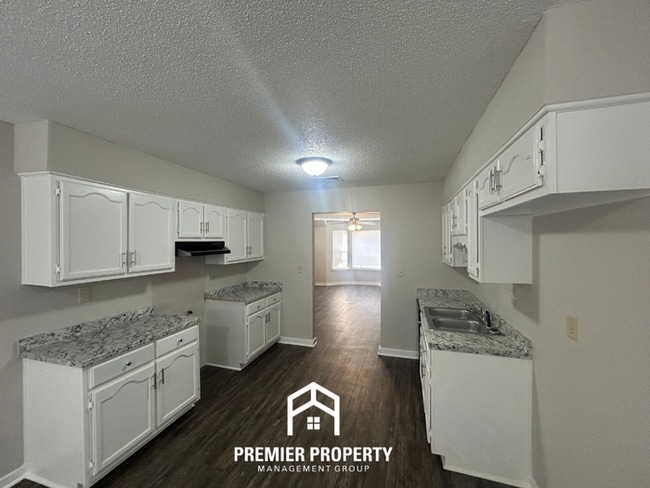 Photo - 7130 Redfern Dr