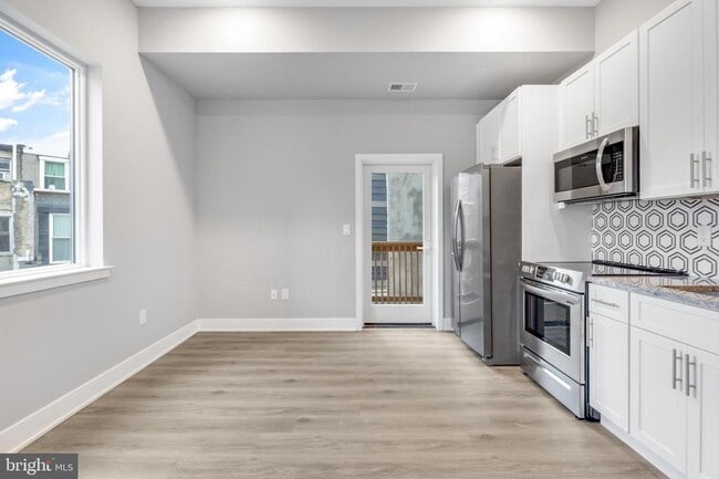 Building Photo - 2119 N Front St Unit 204