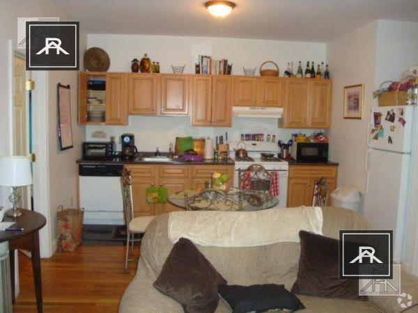 Building Photo - 4 bedroom in Brighton MA 02135 Unit 3 Rental
