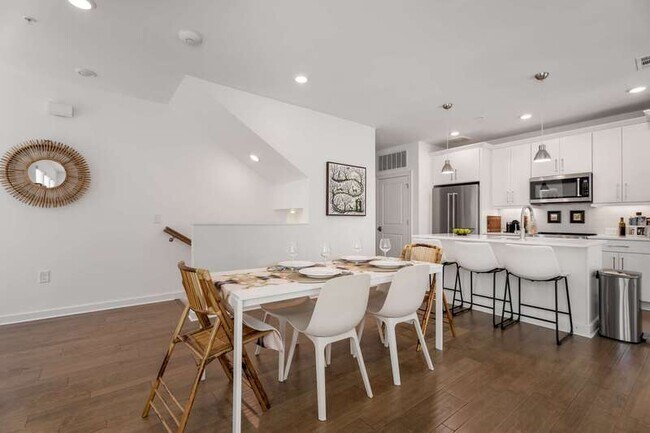 Photo - 404 Pratt Dr SE