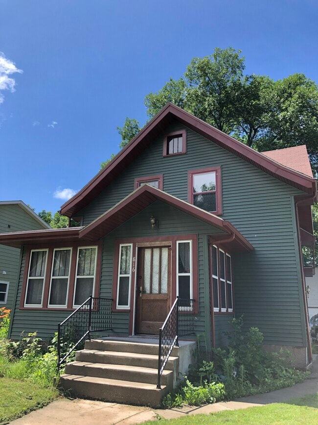 Building Photo - 816 3rd St SE Rental