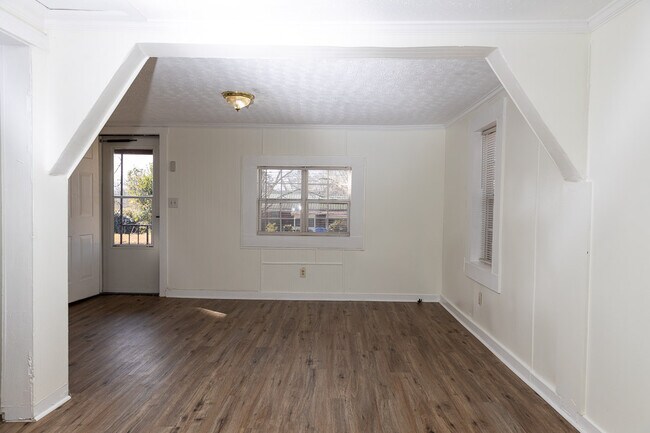 Photo - 2107 Brown St