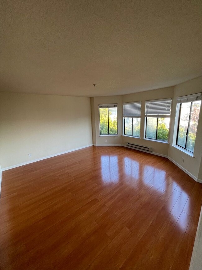 Building Photo - 3514 25th St Unit 204