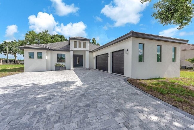 Building Photo - 11921 Fort King Hwy