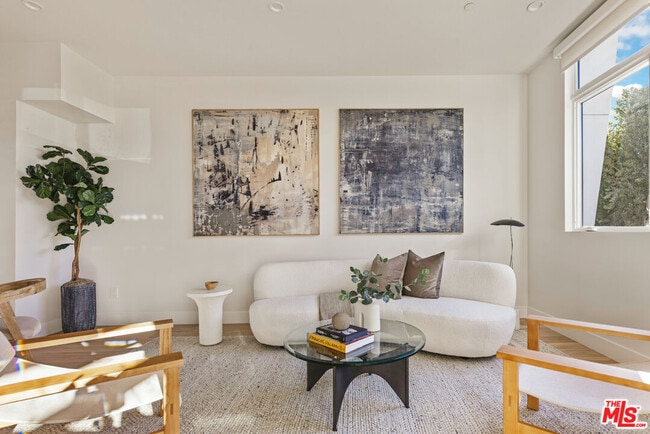 Photo - 3230 S Barrington Ave