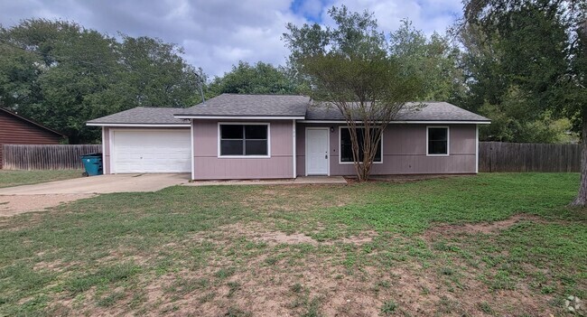Building Photo - FRESHLY REDONE in 2024 - New floors, fresh... Rental