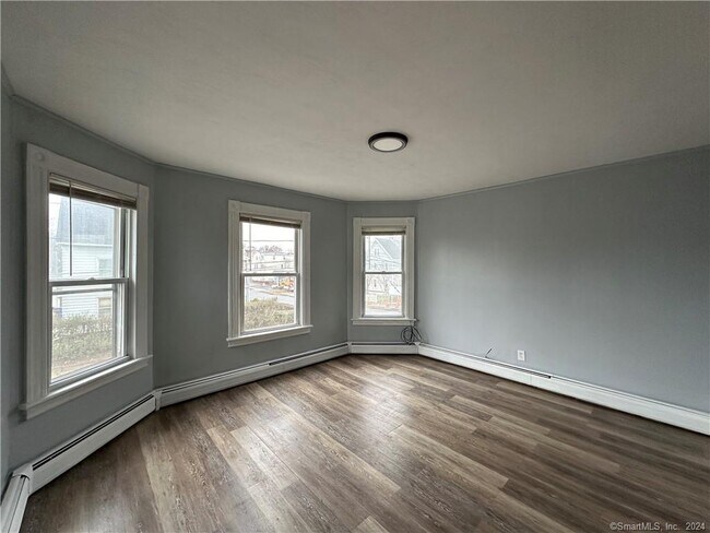 Photo - 12 Woodland St Unidad 2nd flr