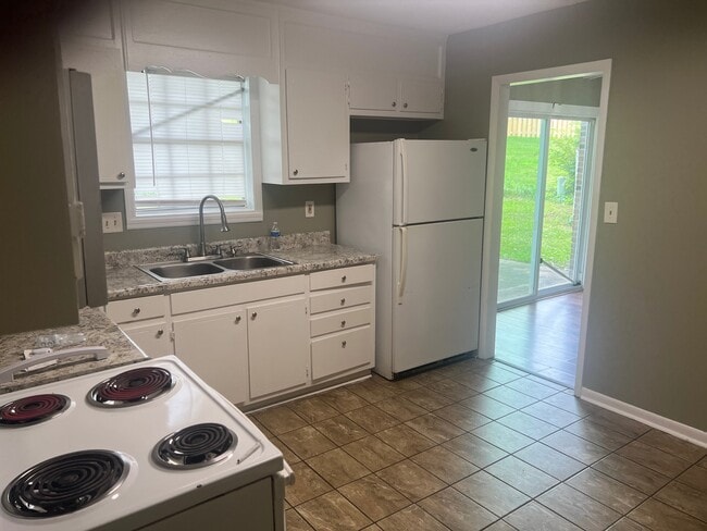 Photo - 3952 Tanglebush Ln NW