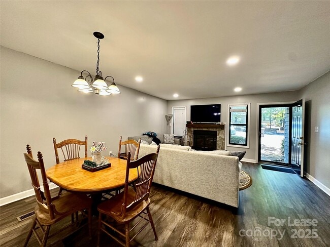 Photo - 392 Tall Oaks Trail