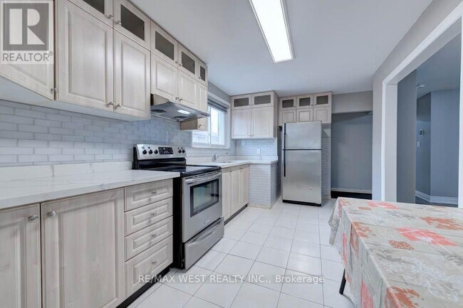 Photo - 16 Hasbrooke Dr