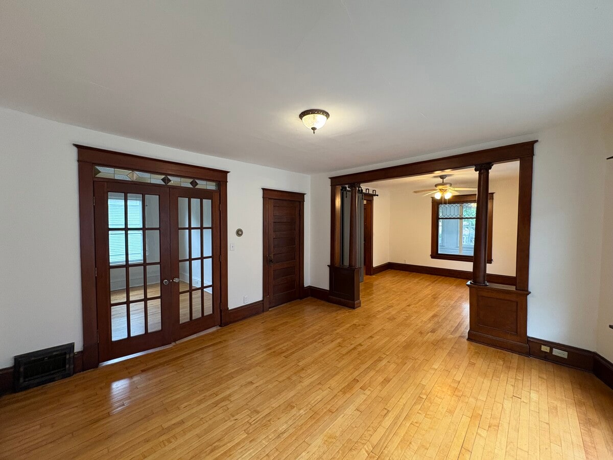 Photo - 220 Penn Ave S