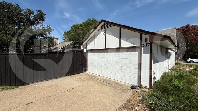 Building Photo - 217 Creekside Ln Rental