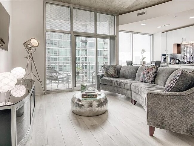 Building Photo - 943 Peachtree St NE Unit 1604