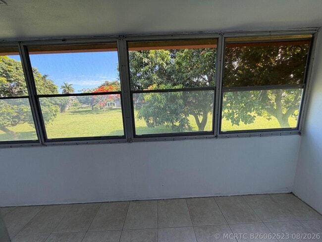 Building Photo - 261 Camden K Unit 261