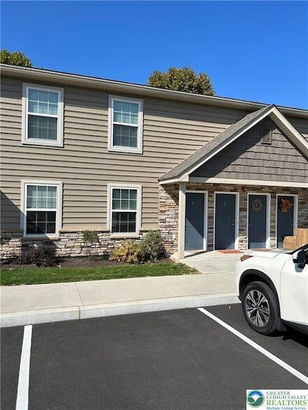 Building Photo - 5994 Coplay Rd Unit 4