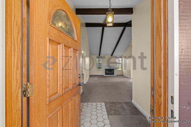 Photo - 133 Georgetown Ct