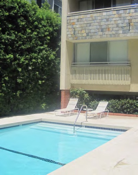 Outdoor Pool - Chateau Brentana