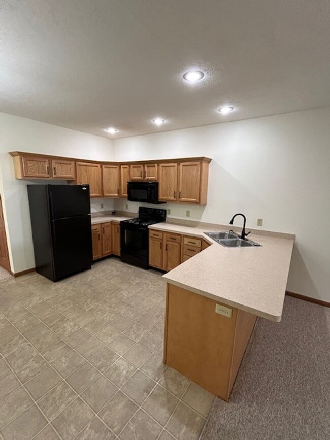 Photo - 1 Bedroom Apartment with Garage! Unit 1510-B Williamsburg Pl