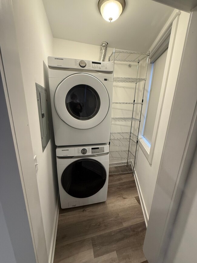 Photo - Busy Corner Unit 201