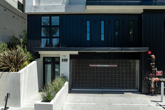 Entrada - Patton Towers