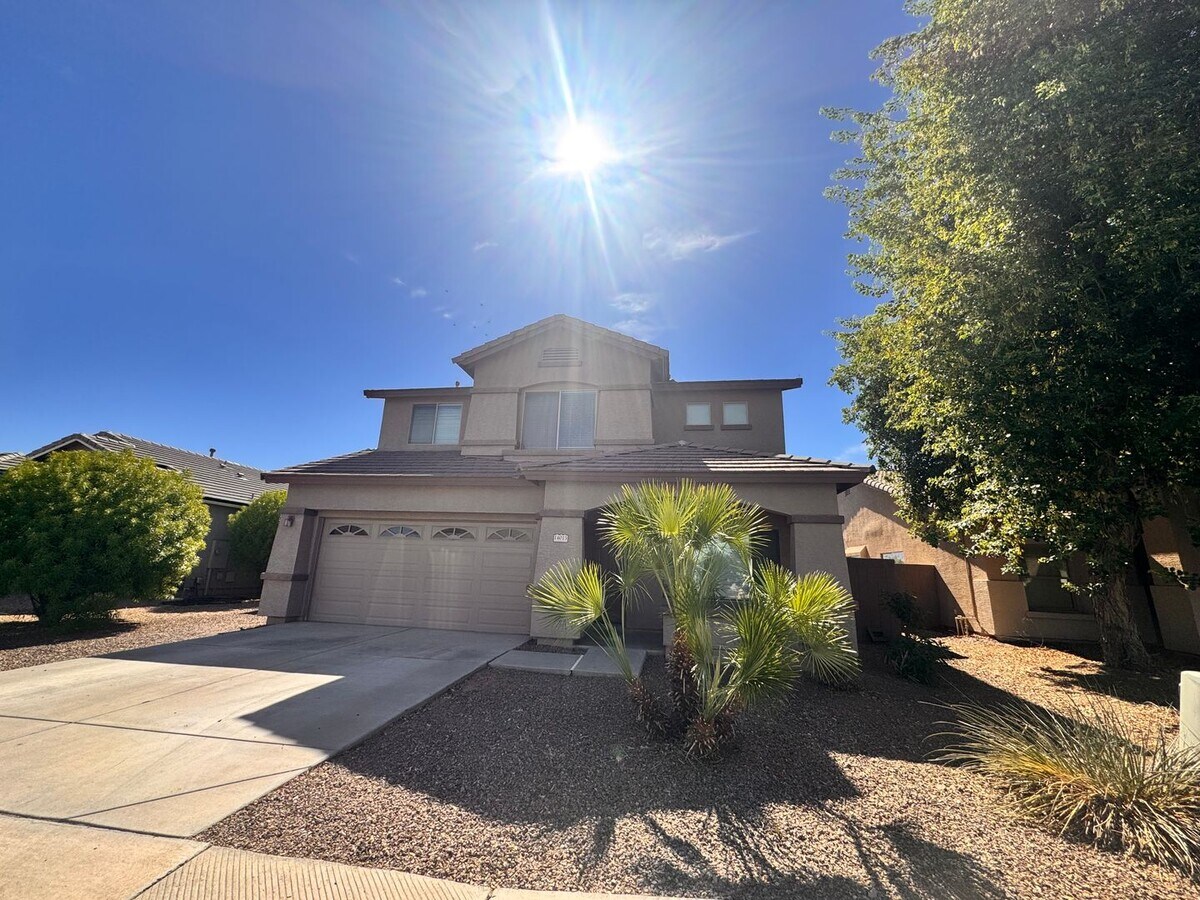 4 BEDROOM HOME IN SURPRISE - 4 BEDROOM HOME IN SURPRISE