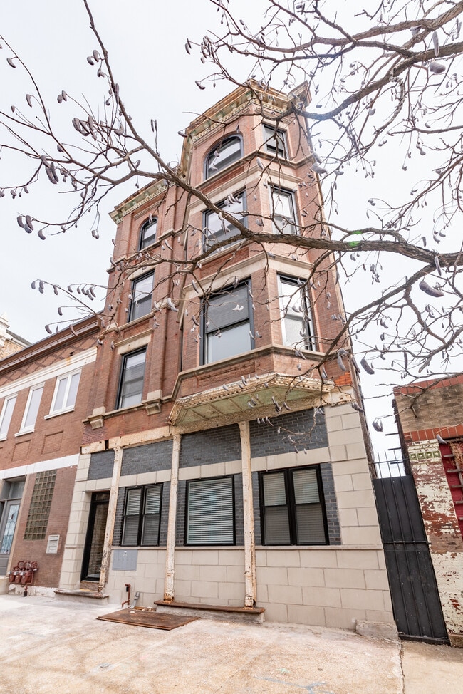 Photo - 1907 S Racine Ave Apartments Unit #  02F