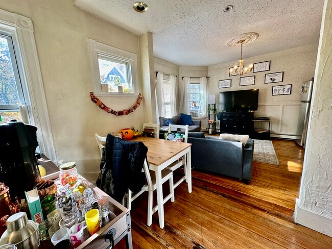 Photo - 93 Hillside St