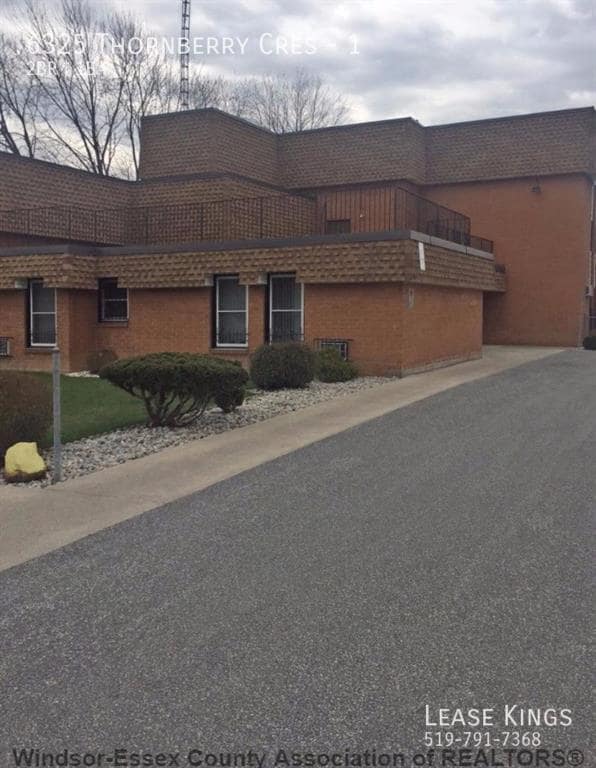 Building Photo - EAST WINDSOR CONDO WITHIN WALKING DISTANCE...